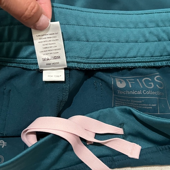 FIGS Women Hight Waisted Zamora Jogger Scrub Pants TEAL Size Large PO#1596* - Picture 2 of 5